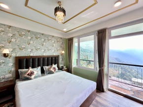 Yepplo's Luxury Deluxe Room with Mountain View